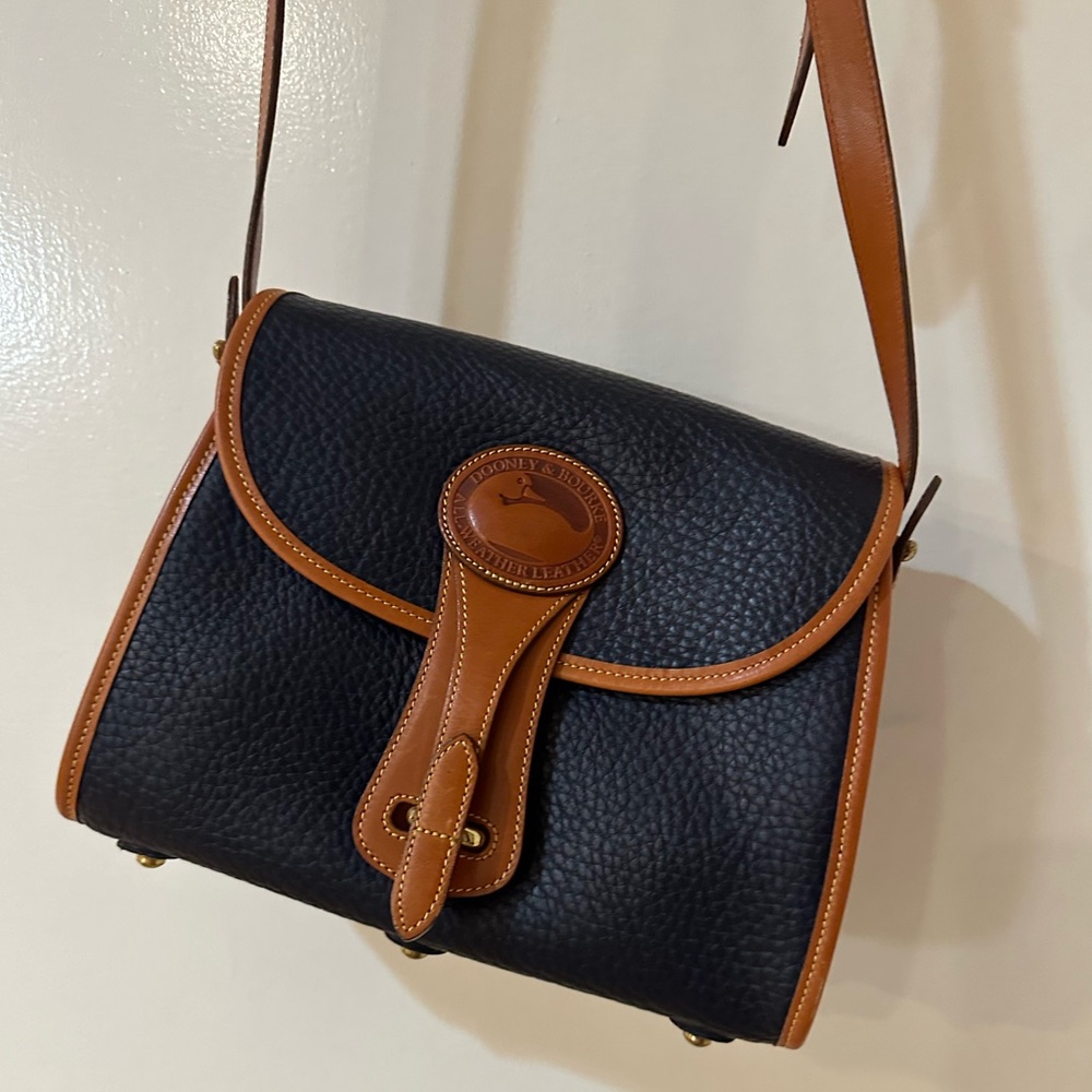 Vintage Dooney & Bourke cross body bag